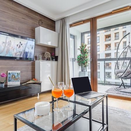 ורשה Lumina Apartment With Parking Near Muzeum Powstania מראה חיצוני תמונה