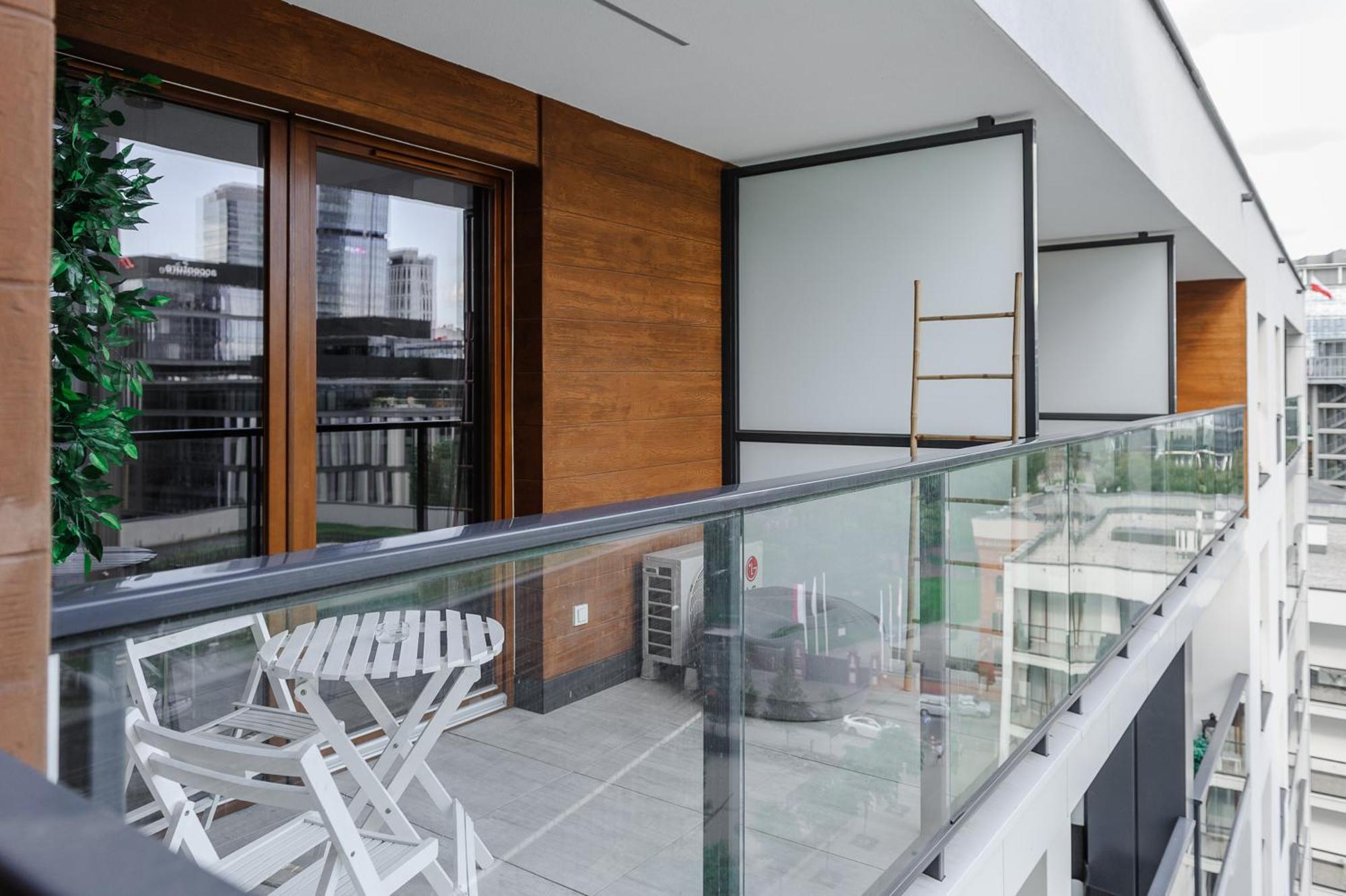 ורשה Lumina Apartment With Parking Near Muzeum Powstania מראה חיצוני תמונה