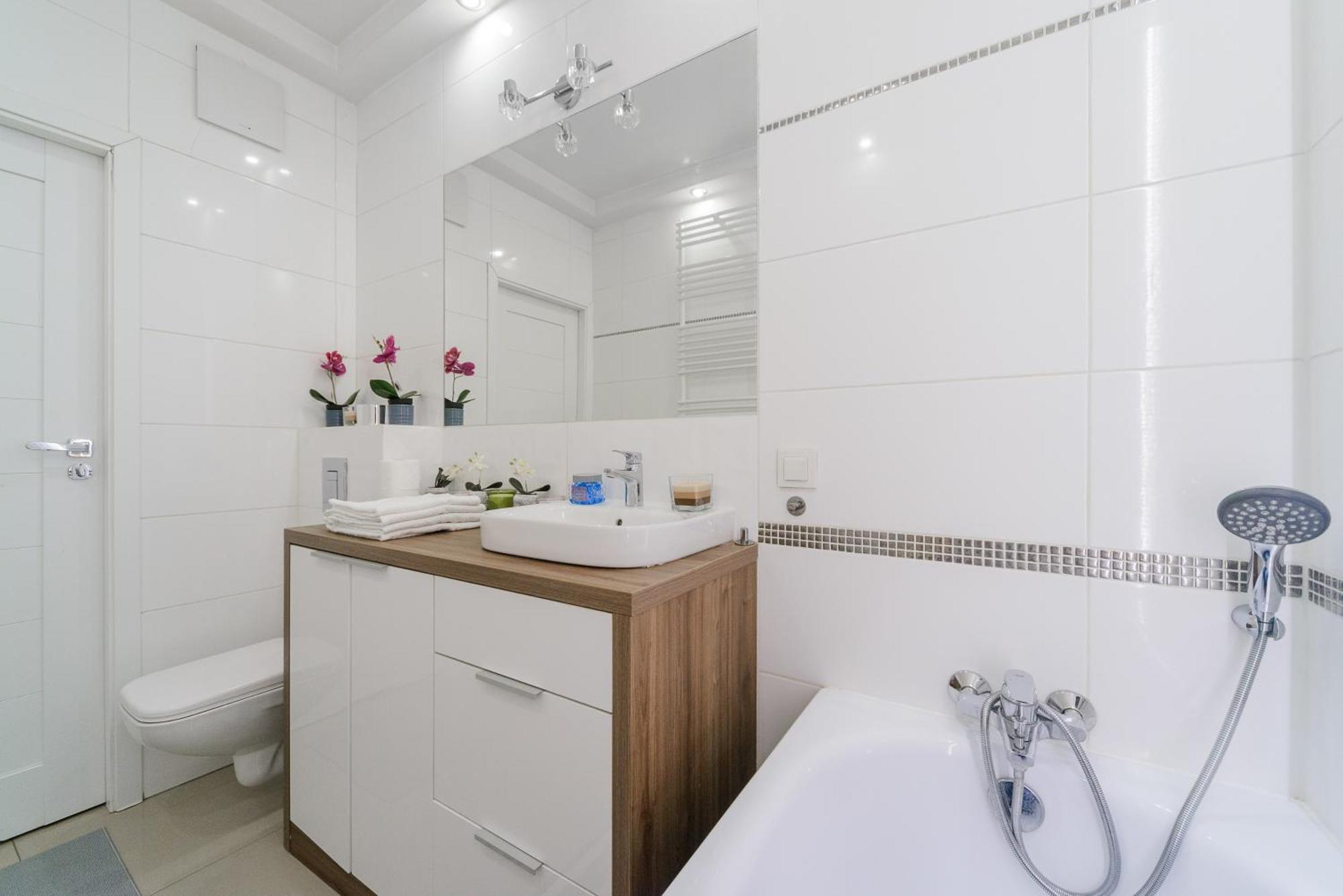 ורשה Lumina Apartment With Parking Near Muzeum Powstania מראה חיצוני תמונה